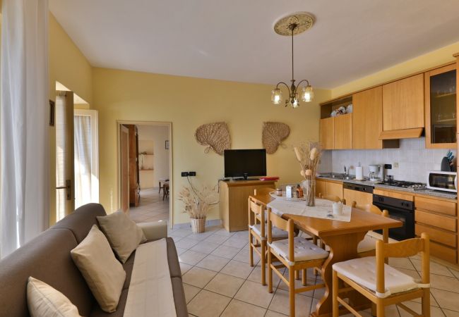 Ferienwohnung in Tignale - Rustico Kristi - Theater Home, mit wunderschönem Seeblick Ferienwohnung in Tignale - Rustico Kristi - Theater Home, mit wunderschönem Seeblick