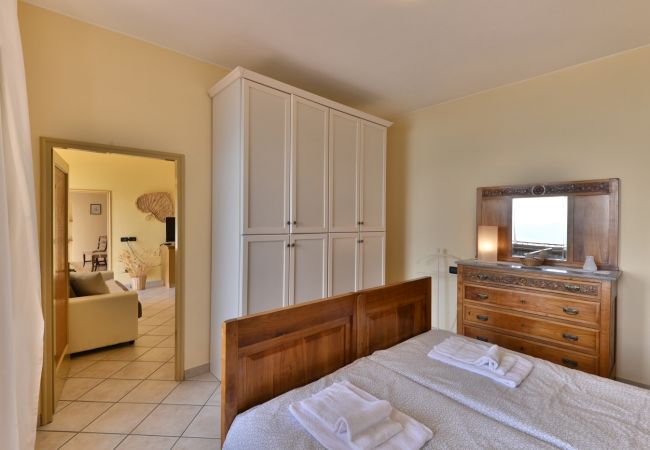 Ferienwohnung in Tignale - Rustico Kristi - Theater Home, mit wunderschönem Seeblick Ferienwohnung in Tignale - Rustico Kristi - Theater Home, mit wunderschönem Seeblick