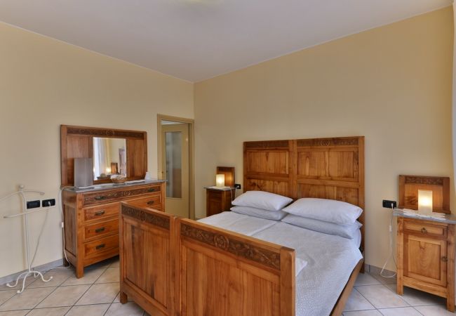 Ferienwohnung in Tignale - Rustico Kristi - Theater Home, mit wunderschönem Seeblick Ferienwohnung in Tignale - Rustico Kristi - Theater Home, mit wunderschönem Seeblick