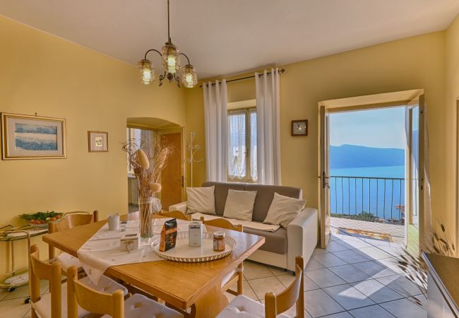 Ferienwohnung in Tignale - Rustico Kristi - Theater Home, mit wunderschönem Seeblick Ferienwohnung in Tignale - Rustico Kristi - Theater Home, mit wunderschönem Seeblick