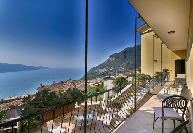 Ferienwohnung in Tignale - Rustico Kristi - Theater Home, mit wunderschönem Seeblick Ferienwohnung in Tignale - Rustico Kristi - Theater Home, mit wunderschönem Seeblick