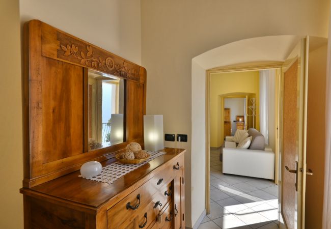 Ferienwohnung in Tignale - Rustico Kristi - Theater Home, mit wunderschönem Seeblick Ferienwohnung in Tignale - Rustico Kristi - Theater Home, mit wunderschönem Seeblick
