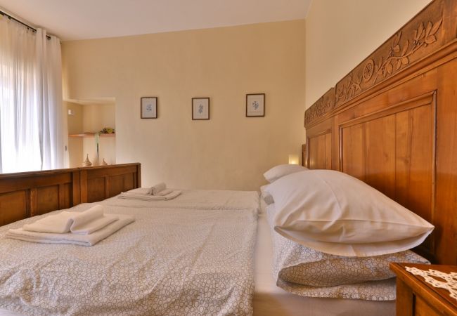 Ferienwohnung in Tignale - Rustico Kristi - Theater Home, mit wunderschönem Seeblick Ferienwohnung in Tignale - Rustico Kristi - Theater Home, mit wunderschönem Seeblick