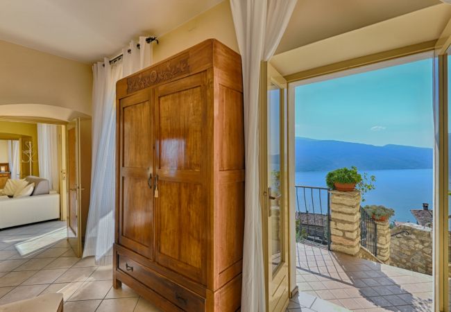 Ferienwohnung in Tignale - Rustico Kristi - Theater Home, mit wunderschönem Seeblick Ferienwohnung in Tignale - Rustico Kristi - Theater Home, mit wunderschönem Seeblick