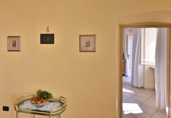 Ferienwohnung in Tignale - Rustico Kristi - Theater Home, mit wunderschönem Seeblick Ferienwohnung in Tignale - Rustico Kristi - Theater Home, mit wunderschönem Seeblick