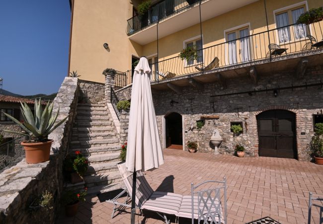 Ferienwohnung in Tignale - Rustico Kristi - Theater Home, mit wunderschönem Seeblick Ferienwohnung in Tignale - Rustico Kristi - Theater Home, mit wunderschönem Seeblick