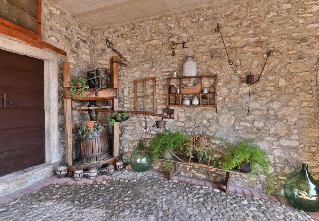 Ferienwohnung in Tignale - Rustico Kristi - Theater Home, mit wunderschönem Seeblick Ferienwohnung in Tignale - Rustico Kristi - Theater Home, mit wunderschönem Seeblick