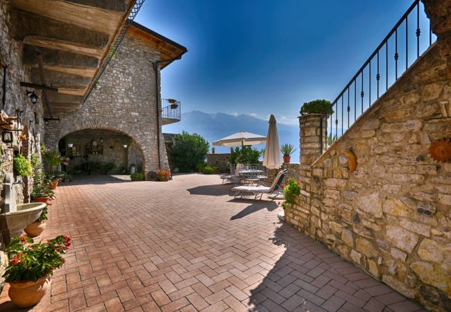 Ferienwohnung in Tignale - Rustico Kristi - Theater Home, mit wunderschönem Seeblick Ferienwohnung in Tignale - Rustico Kristi - Theater Home, mit wunderschönem Seeblick