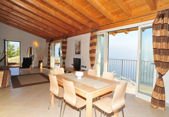 Ferienwohnung in Tignale - I Velieri - Theater Home, mit wunderschönem Seeblick Ferienwohnung in Tignale - I Velieri - Theater Home, mit wunderschönem Seeblick