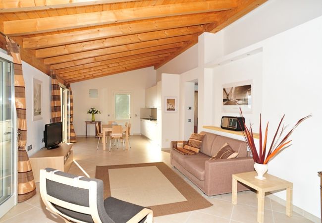 Ferienwohnung in Tignale - I Velieri - Theater Home, mit wunderschönem Seeblick Ferienwohnung in Tignale - I Velieri - Theater Home, mit wunderschönem Seeblick