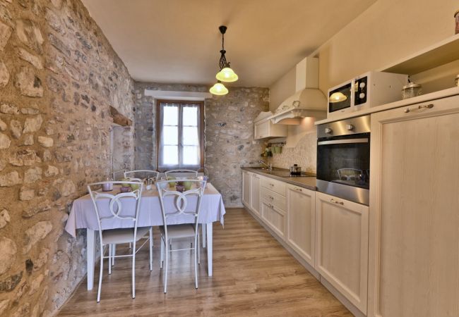 Ferienwohnung in Tignale - Il Grano - Theater Home, mit wunderschönem Seeblick Ferienwohnung in Tignale - Il Grano - Theater Home, mit wunderschönem Seeblick