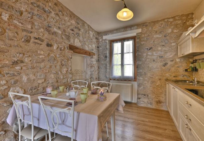 Ferienwohnung in Tignale - Il Grano - Theater Home, mit wunderschönem Seeblick Ferienwohnung in Tignale - Il Grano - Theater Home, mit wunderschönem Seeblick