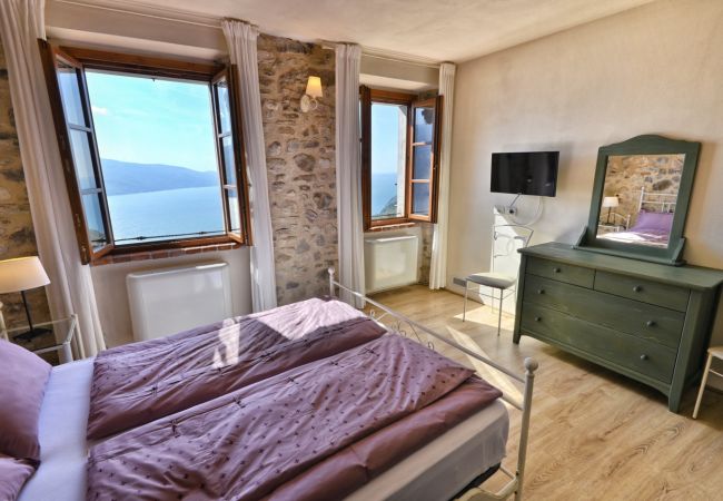 Ferienwohnung in Tignale - Il Grano - Theater Home, mit wunderschönem Seeblick Ferienwohnung in Tignale - Il Grano - Theater Home, mit wunderschönem Seeblick
