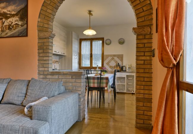 Ferienwohnung in Tignale - Rustico Massimo - Theater Home, mit Panoramablick Ferienwohnung in Tignale - Rustico Massimo - Theater Home, mit Panoramablick
