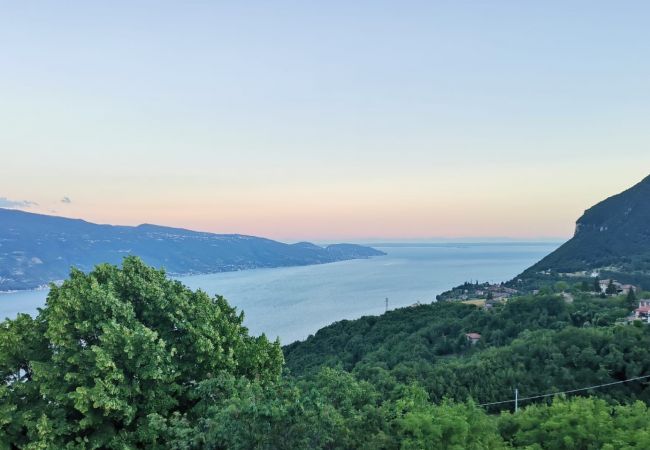 Ferienwohnung in Tignale - Il Patio - Theater Home, mit großem Terrasse und wunderschönem Seeblick Ferienwohnung in Tignale - Il Patio - Theater Home, mit großem Terrasse und wunderschönem Seeblick