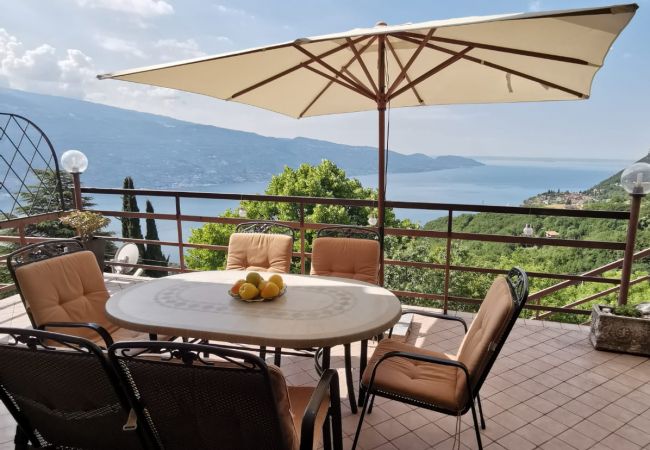 Ferienwohnung in Tignale - Il Patio - Theater Home, mit großem Terrasse und wunderschönem Seeblick Ferienwohnung in Tignale - Il Patio - Theater Home, mit großem Terrasse und wunderschönem Seeblick