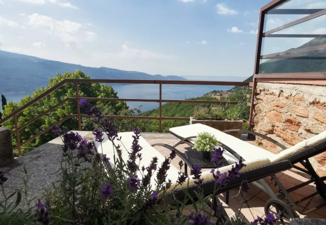 Ferienwohnung in Tignale - Il Patio - Theater Home, mit großem Terrasse und wunderschönem Seeblick Ferienwohnung in Tignale - Il Patio - Theater Home, mit großem Terrasse und wunderschönem Seeblick