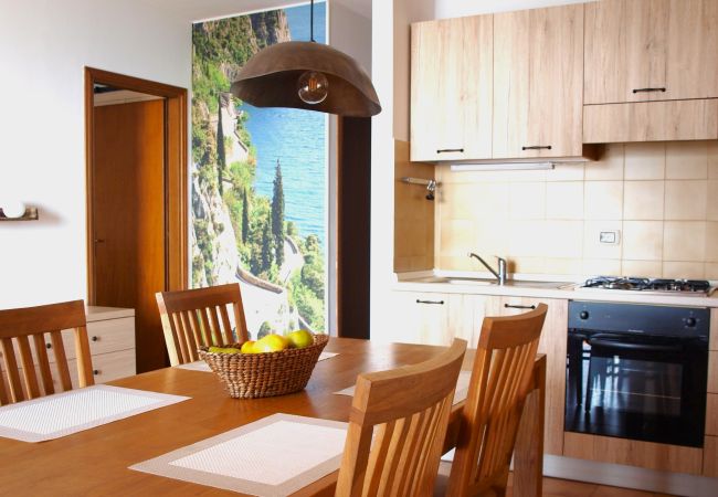 Ferienwohnung in Tignale - Il Patio - Theater Home, mit großem Terrasse und wunderschönem Seeblick Ferienwohnung in Tignale - Il Patio - Theater Home, mit großem Terrasse und wunderschönem Seeblick