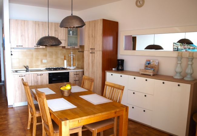 Ferienwohnung in Tignale - Il Patio - Theater Home, mit großem Terrasse und wunderschönem Seeblick Ferienwohnung in Tignale - Il Patio - Theater Home, mit großem Terrasse und wunderschönem Seeblick