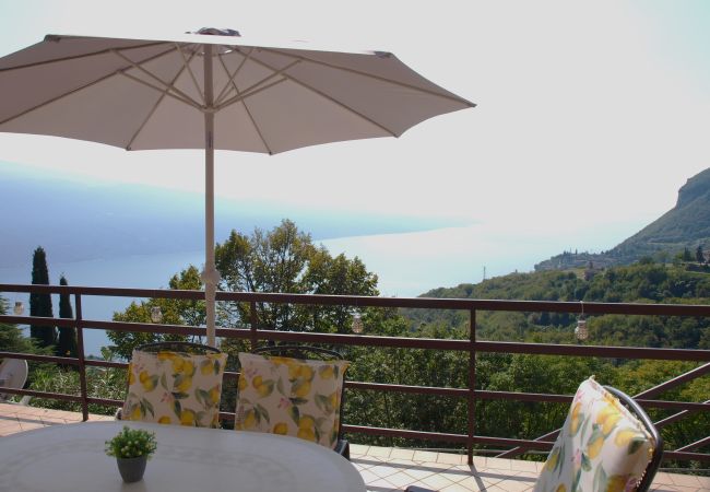 Ferienwohnung in Tignale - Il Patio - Theater Home, mit großem Terrasse und wunderschönem Seeblick Ferienwohnung in Tignale - Il Patio - Theater Home, mit großem Terrasse und wunderschönem Seeblick
