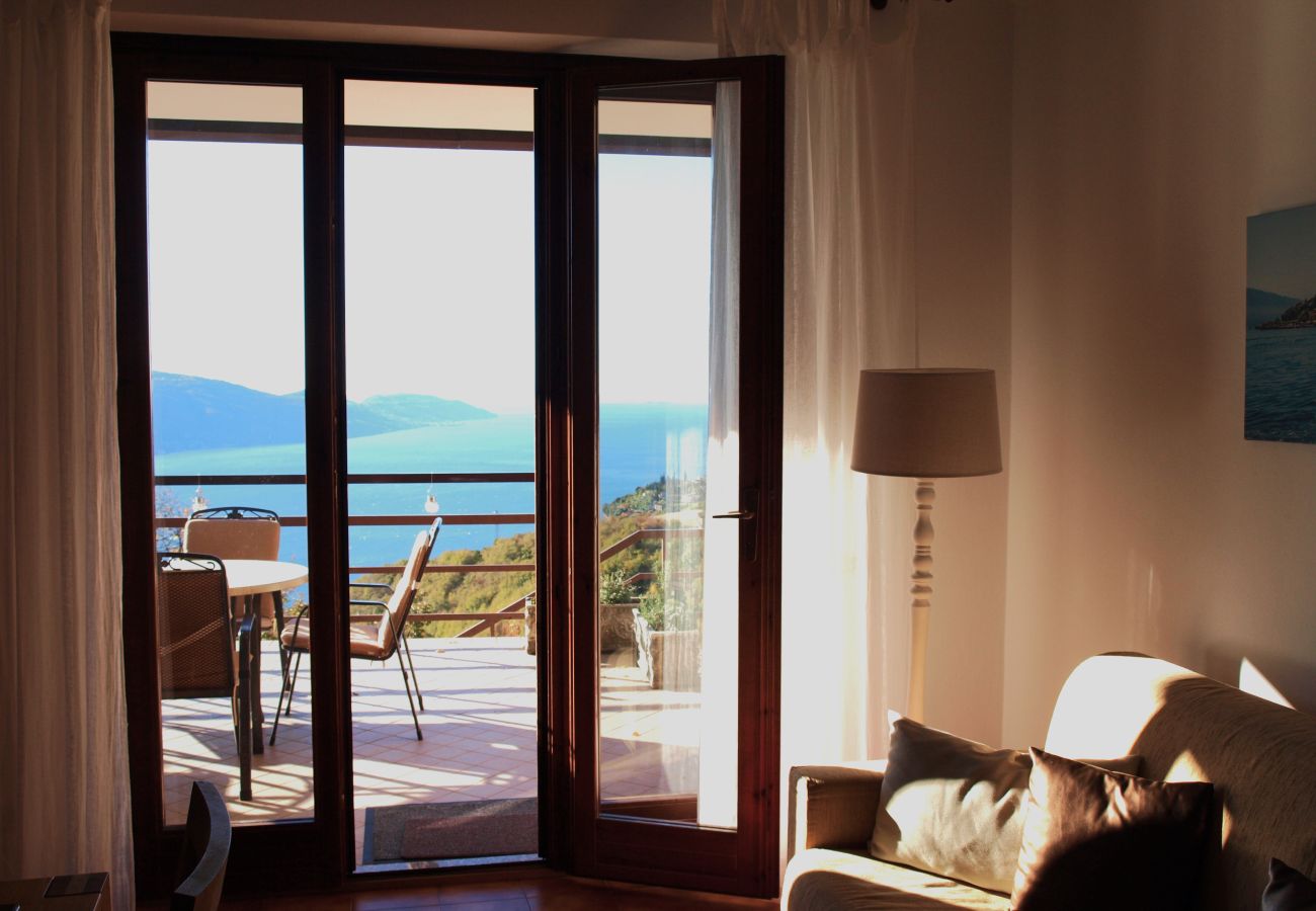 Ferienwohnung in Tignale - Il Patio - Theater Home, mit großem Terrasse und wunderschönem Seeblick