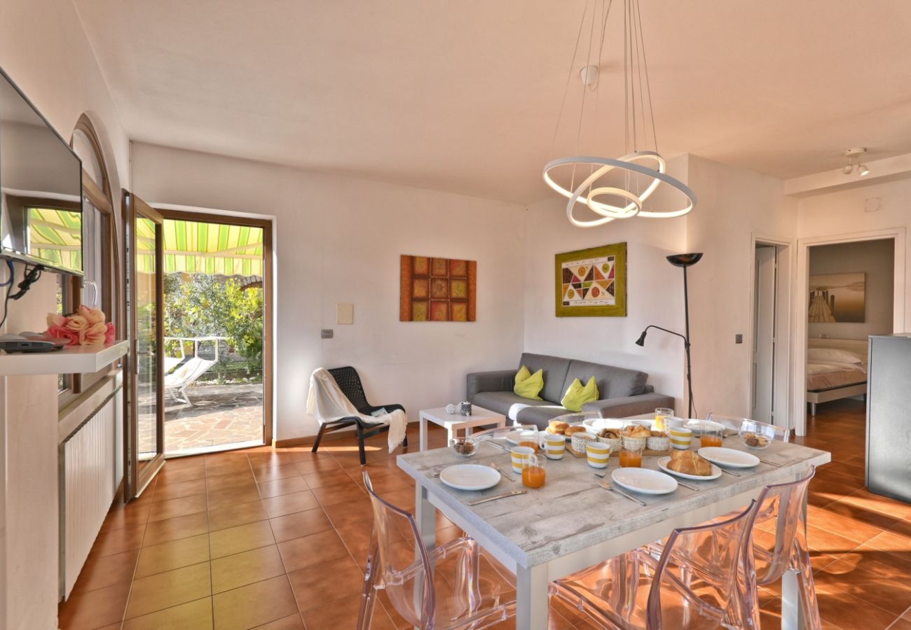 Ferienwohnung in Tignale - Armonia - Theater Home, Wohnung mit zwei Parkplätze und wunderschönem Seeblick Ferienwohnung in Tignale - Armonia - Theater Home, Wohnung mit zwei Parkplätze und wunderschönem Seeblick