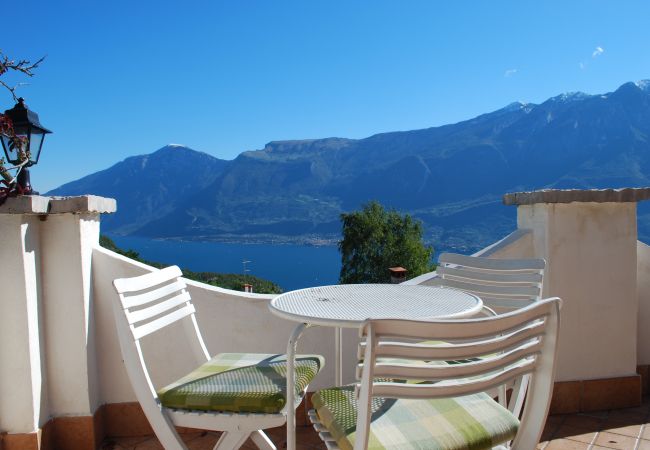 Ferienwohnung in Tignale - Colombo - Theater Home, mit großer Terrasse und wunderschönem Seeblick Ferienwohnung in Tignale - Colombo - Theater Home, mit großer Terrasse und wunderschönem Seeblick