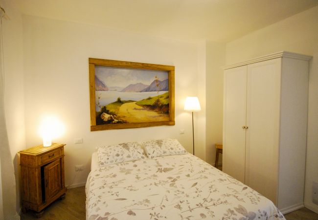 Ferienwohnung in Tignale - Gina - Theater Home, im historischem Zentrum mit wunderschönem Seeblick Ferienwohnung in Tignale - Gina - Theater Home, im historischem Zentrum mit wunderschönem Seeblick
