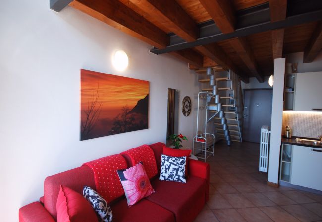 Ferienwohnung in Tignale - Lince - Theater Home, mit Pool und Seeblick Ferienwohnung in Tignale - Lince - Theater Home, mit Pool und Seeblick