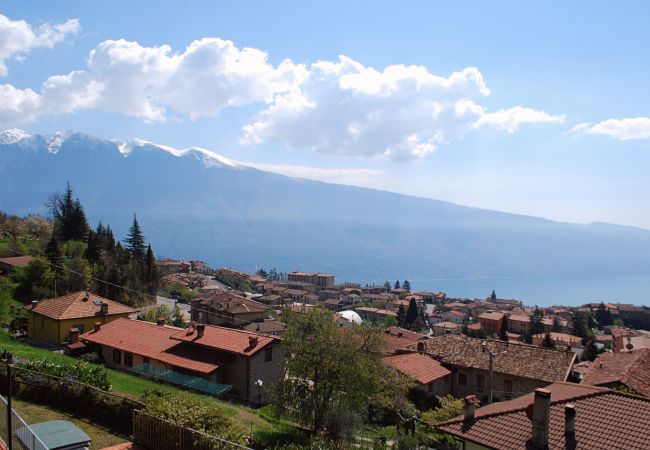 Ferienwohnung in Tignale - Cristina - Theater Home, Wohnung mit Pool und wunderschönem Seeblick Ferienwohnung in Tignale - Cristina - Theater Home, Wohnung mit Pool und wunderschönem Seeblick