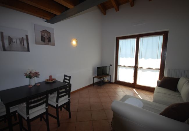Ferienwohnung in Tignale - Cristina - Theater Home, Wohnung mit Pool und wunderschönem Seeblick Ferienwohnung in Tignale - Cristina - Theater Home, Wohnung mit Pool und wunderschönem Seeblick