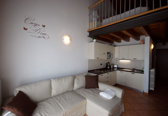 Ferienwohnung in Tignale - Cristina - Theater Home, Wohnung mit Pool und wunderschönem Seeblick Ferienwohnung in Tignale - Cristina - Theater Home, Wohnung mit Pool und wunderschönem Seeblick
