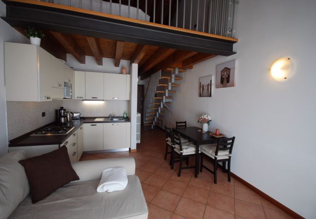 Ferienwohnung in Tignale - Cristina - Theater Home, Wohnung mit Pool und wunderschönem Seeblick Ferienwohnung in Tignale - Cristina - Theater Home, Wohnung mit Pool und wunderschönem Seeblick