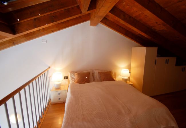 Ferienwohnung in Tignale - Cristina - Theater Home, Wohnung mit Pool und wunderschönem Seeblick Ferienwohnung in Tignale - Cristina - Theater Home, Wohnung mit Pool und wunderschönem Seeblick