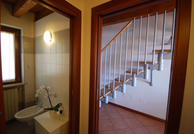 Ferienwohnung in Tignale - Cristina - Theater Home, Wohnung mit Pool und wunderschönem Seeblick Ferienwohnung in Tignale - Cristina - Theater Home, Wohnung mit Pool und wunderschönem Seeblick