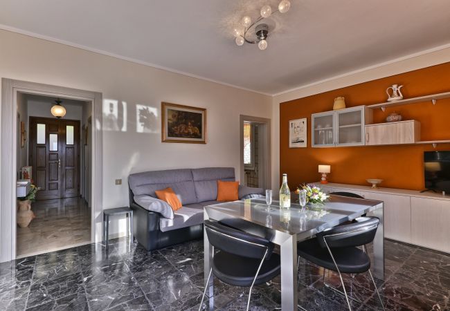Ferienwohnung in Tignale - Villa Margherita - Theater Home, Wohnung mit wunderschönem Seeblick Ferienwohnung in Tignale - Villa Margherita - Theater Home, Wohnung mit wunderschönem Seeblick
