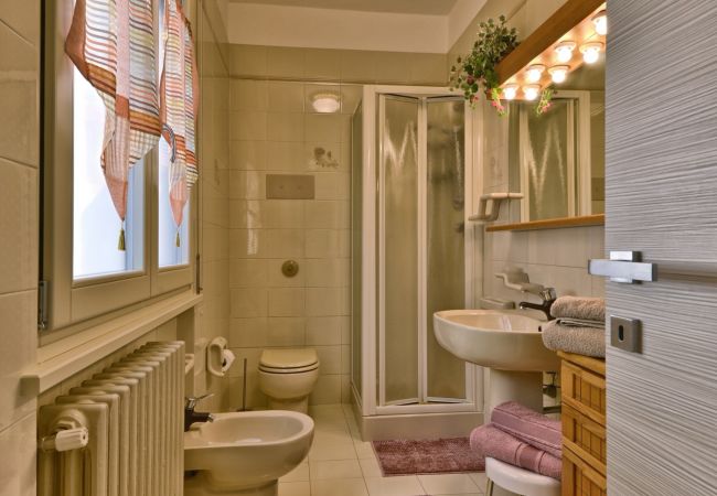 Ferienwohnung in Tignale - Villa Margherita - Theater Home, Wohnung mit wunderschönem Seeblick Ferienwohnung in Tignale - Villa Margherita - Theater Home, Wohnung mit wunderschönem Seeblick