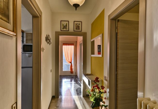 Ferienwohnung in Tignale - Villa Margherita - Theater Home, Wohnung mit wunderschönem Seeblick Ferienwohnung in Tignale - Villa Margherita - Theater Home, Wohnung mit wunderschönem Seeblick