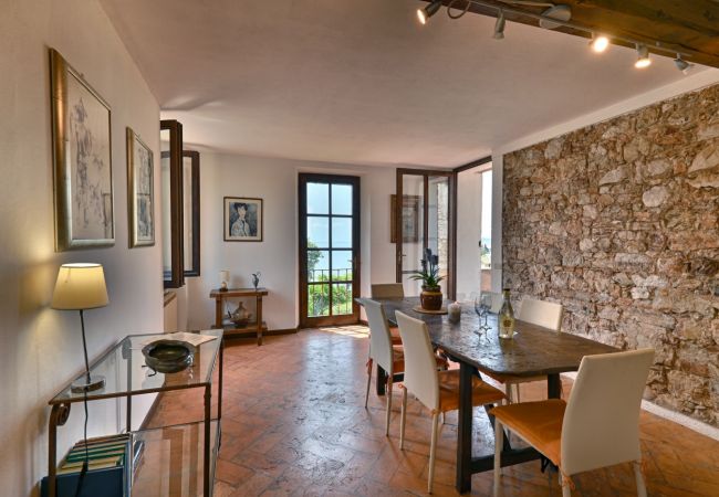 Villa in Gargnano - La Limonaia by Theater Home, mit wunderschönem Seeblick und Pool Villa in Gargnano - La Limonaia by Theater Home, mit wunderschönem Seeblick und Pool