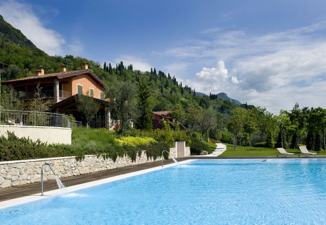 Ferienwohnung in Toscolano-Maderno - Eagle by Theater Home, im Golf Bogliaco mit pool Ferienwohnung in Toscolano-Maderno - Eagle by Theater Home, im Golf Bogliaco mit pool