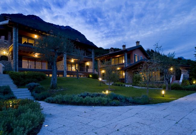 Ferienwohnung in Toscolano-Maderno - Eagle by Theater Home, im Golf Bogliaco mit pool Ferienwohnung in Toscolano-Maderno - Eagle by Theater Home, im Golf Bogliaco mit pool