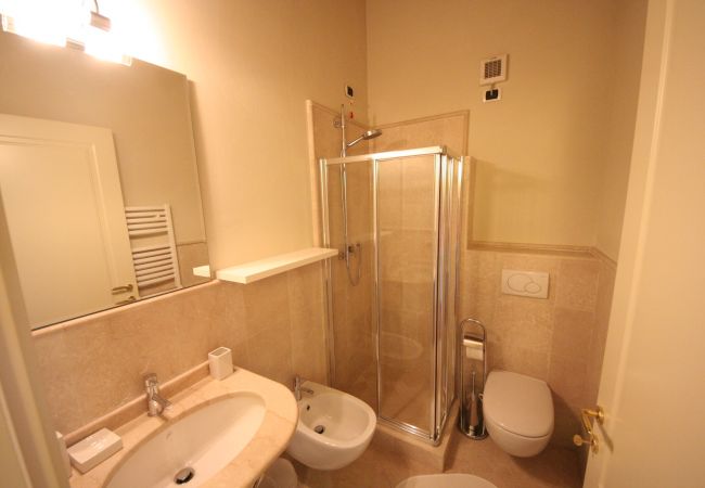Ferienwohnung in Toscolano-Maderno - Eagle by Theater Home, im Golf Bogliaco mit pool Ferienwohnung in Toscolano-Maderno - Eagle by Theater Home, im Golf Bogliaco mit pool
