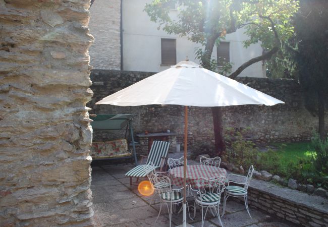 Ferienwohnung in Toscolano-Maderno - Rustico Cecina by Theater Home, mit großem und eingezäuntem Garten Ferienwohnung in Toscolano-Maderno - Rustico Cecina by Theater Home, mit großem und eingezäuntem Garten