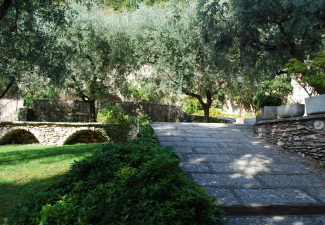 Ferienwohnung in Toscolano-Maderno - Rustico Cecina by Theater Home, mit großem und eingezäuntem Garten Ferienwohnung in Toscolano-Maderno - Rustico Cecina by Theater Home, mit großem und eingezäuntem Garten