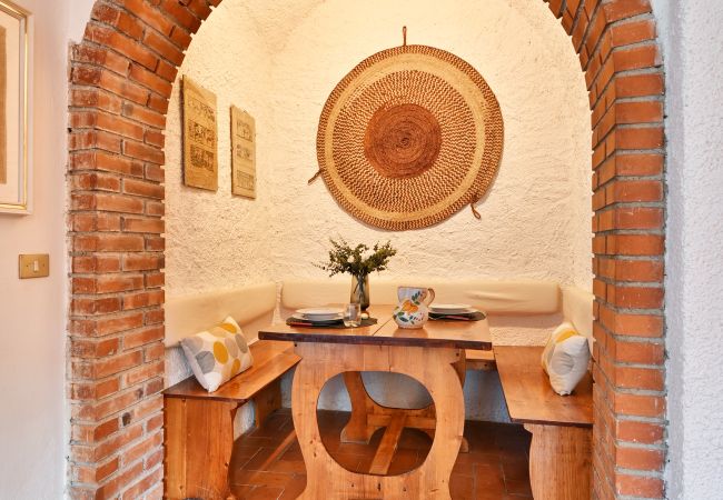Ferienwohnung in Toscolano-Maderno - Rustico Cecina by Theater Home, mit großem und eingezäuntem Garten Ferienwohnung in Toscolano-Maderno - Rustico Cecina by Theater Home, mit großem und eingezäuntem Garten