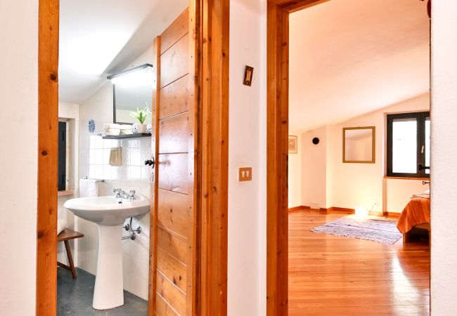 Ferienwohnung in Toscolano-Maderno - Rustico Cecina by Theater Home, mit großem und eingezäuntem Garten Ferienwohnung in Toscolano-Maderno - Rustico Cecina by Theater Home, mit großem und eingezäuntem Garten