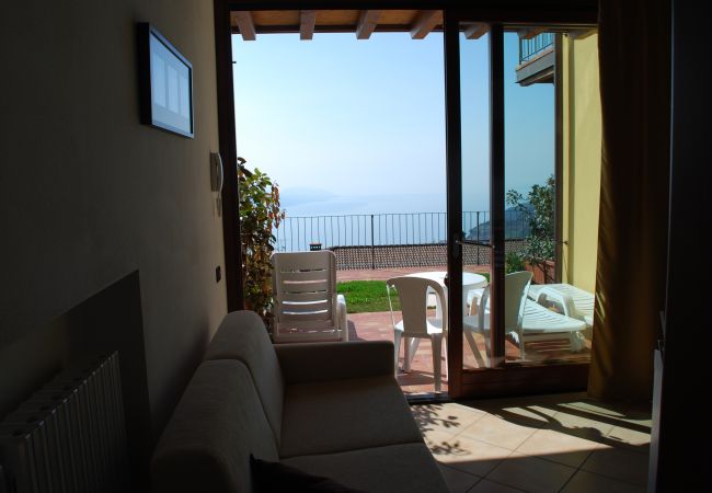 Ferienwohnung in Tignale - Dante - Theater Home, mit Pool und wunderschönem Seeblick Ferienwohnung in Tignale - Dante - Theater Home, mit Pool und wunderschönem Seeblick