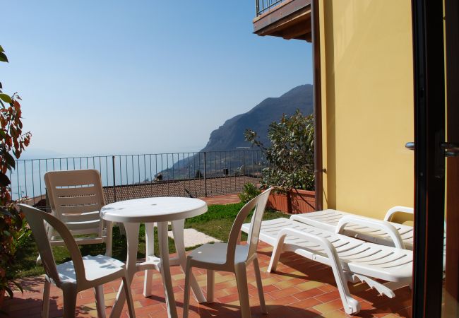 Ferienwohnung in Tignale - Dante - Theater Home, mit Pool und wunderschönem Seeblick Ferienwohnung in Tignale - Dante - Theater Home, mit Pool und wunderschönem Seeblick