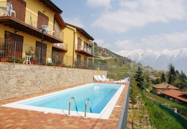 Ferienwohnung in Tignale - Dante - Theater Home, mit Pool und wunderschönem Seeblick Ferienwohnung in Tignale - Dante - Theater Home, mit Pool und wunderschönem Seeblick