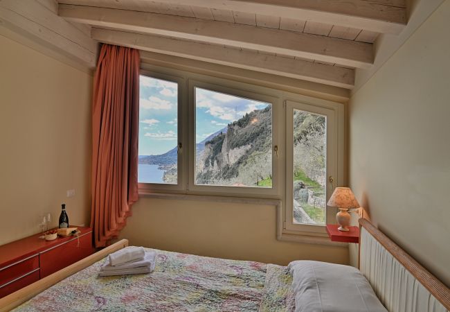 Ferienwohnung in Gargnano - Attico Elais by Theater Home - mit Pool und wunderschönem Seeblick Ferienwohnung in Gargnano - Attico Elais by Theater Home - mit Pool und wunderschönem Seeblick